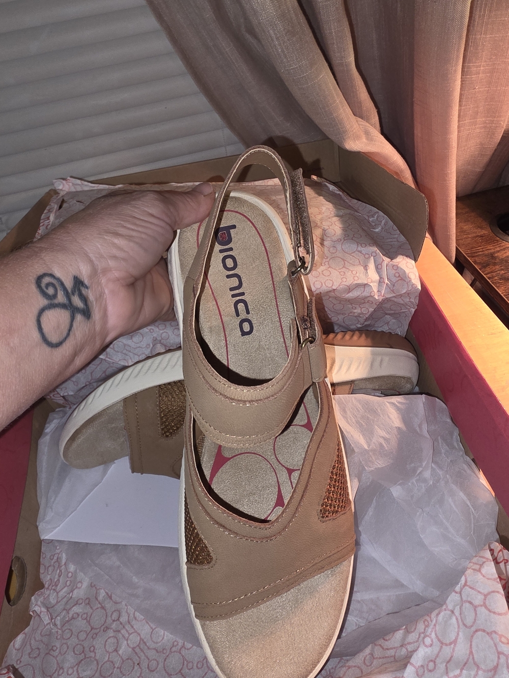 Bionica Women's Tan Comfort Slingback Sandals